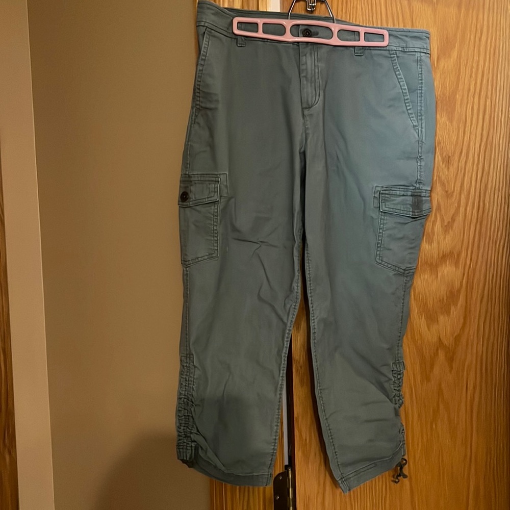 Super cute cropped army green cropped pants.  Cinch at calf.